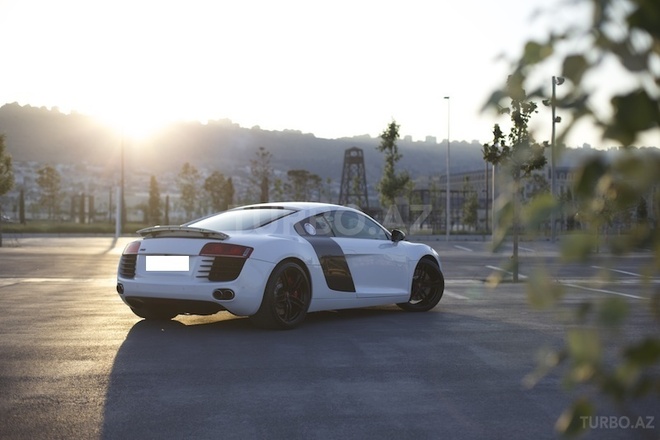 Audi R8 2009, 40,000 km - 4.2 l - Bakı