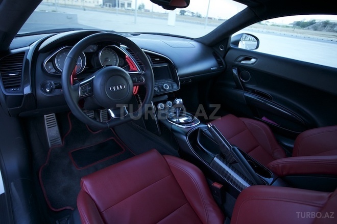 Audi R8 2009, 40,000 km - 4.2 l - Bakı