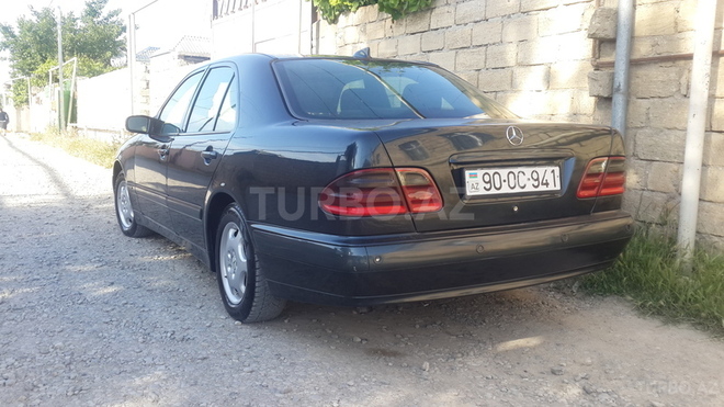 Mercedes E 220 2000, 443,667 km - 2.2 l - Bakı