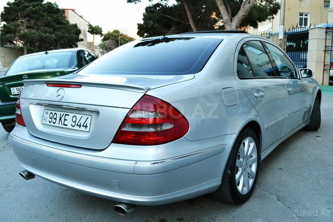 Mercedes E 240 2003, 290,000 km - 2.6 l - Bakı