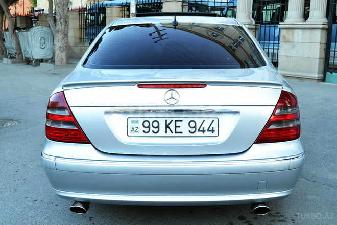 Mercedes E 240 2003, 290,000 km - 2.6 l - Bakı