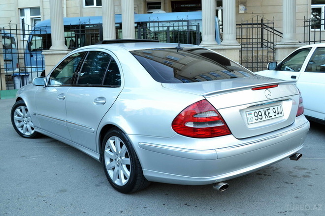 Mercedes E 240 2003, 290,000 km - 2.6 l - Bakı