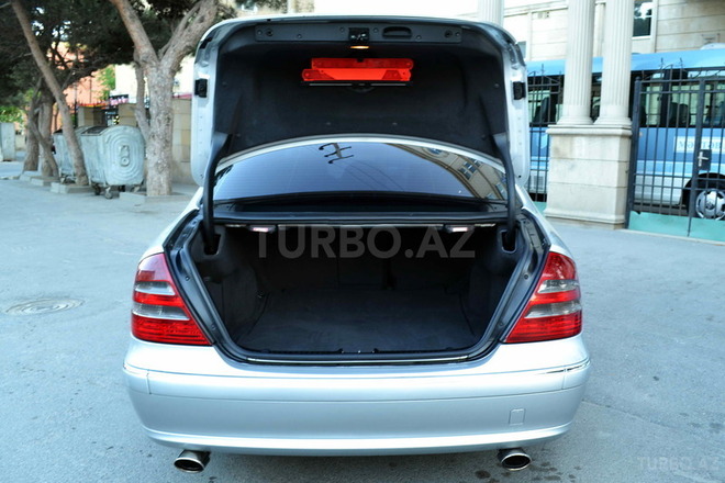 Mercedes E 240 2003, 290,000 km - 2.6 l - Bakı