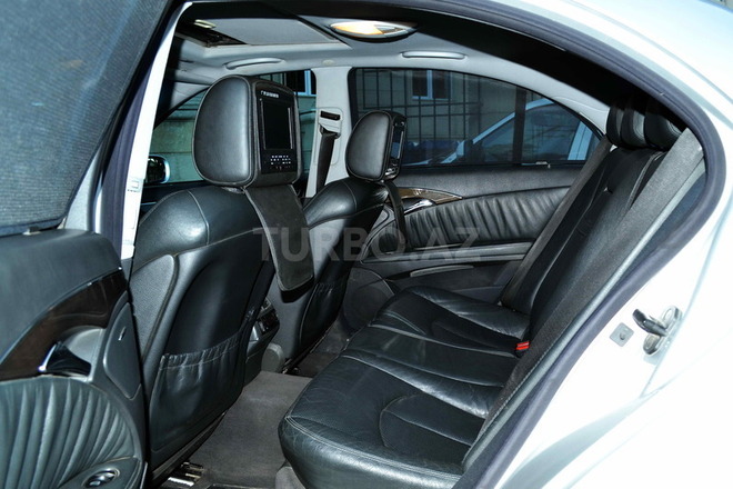 Mercedes E 240 2003, 290,000 km - 2.6 l - Bakı