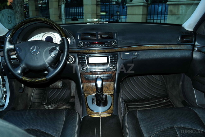 Mercedes E 240 2003, 290,000 km - 2.6 l - Bakı