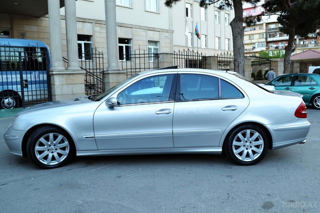 Mercedes E 240 2003, 290,000 km - 2.6 l - Bakı