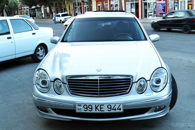 Mercedes E 240 2003, 290,000 km - 2.6 l - Bakı
