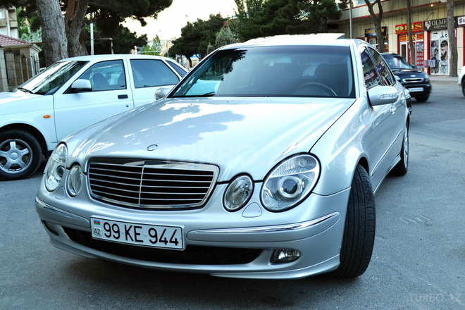Mercedes E 240 2003, 290,000 km - 2.6 l - Bakı