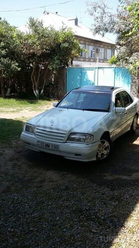 Mercedes C 250 1995, 235,467 km - 2.5 l - Astara