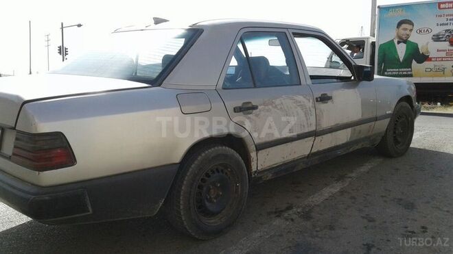 Mercedes E 250 1988, 275,800 km - 2.5 л - Bakı