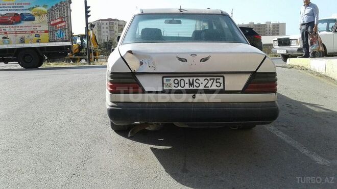 Mercedes E 250 1988, 275,800 km - 2.5 л - Bakı