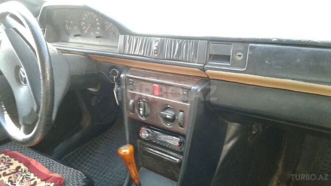Mercedes E 250 1988, 275,800 km - 2.5 л - Bakı