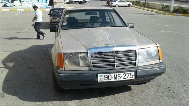 Mercedes E 250 1988, 275,800 km - 2.5 л - Bakı