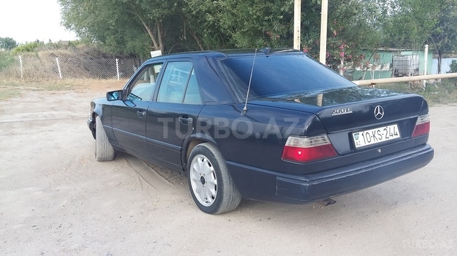 Mercedes E 260 1989, 427,090 km - 2.6 l - Salyan