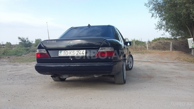 Mercedes E 260 1989, 427,090 km - 2.6 l - Salyan