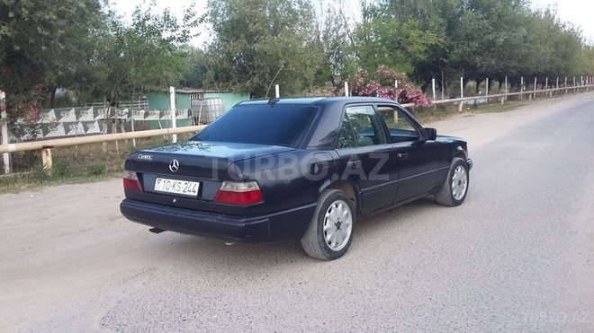 Mercedes E 260 1989, 427,090 km - 2.6 l - Salyan