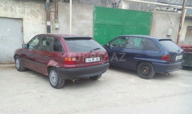 Opel Astra 1992, 175,468 km - 1.8 l - Bakı