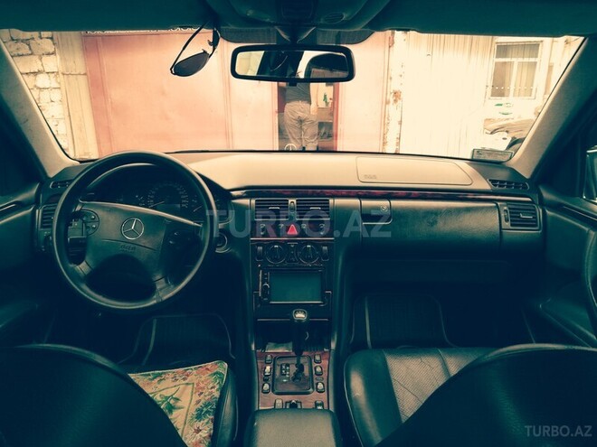 Mercedes E 220 2001, 300,000 km - 2.2 l - Bakı