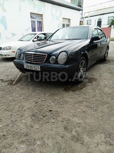Mercedes E 220 2001, 300,000 km - 2.2 l - Bakı