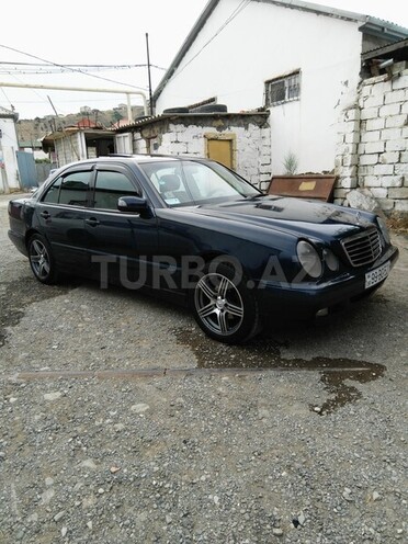 Mercedes E 220 2001, 300,000 km - 2.2 l - Bakı