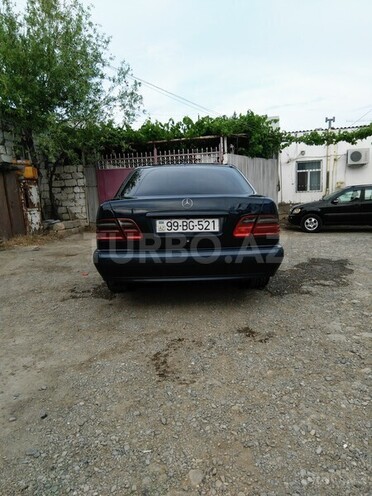 Mercedes E 220 2001, 300,000 km - 2.2 l - Bakı