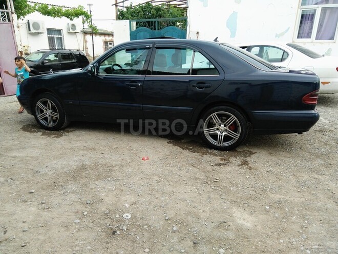 Mercedes E 220 2001, 300,000 km - 2.2 l - Bakı