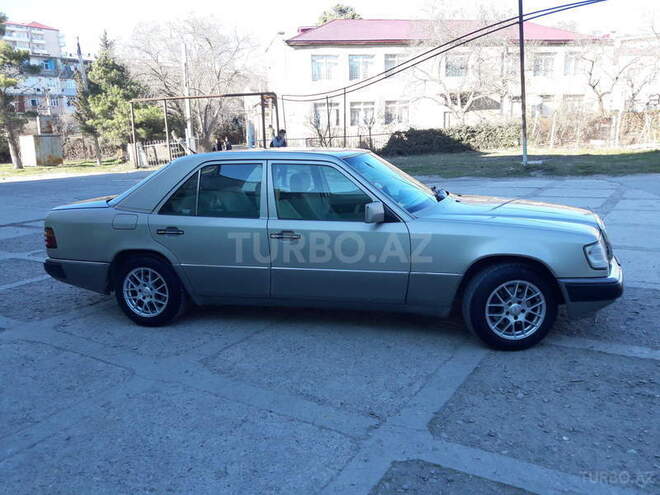 Mercedes E 220 1993, 354,000 km - 2.2 л - Sumqayıt