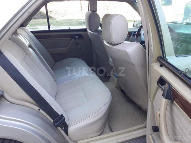 Mercedes E 220 1993, 354,000 km - 2.2 л - Sumqayıt