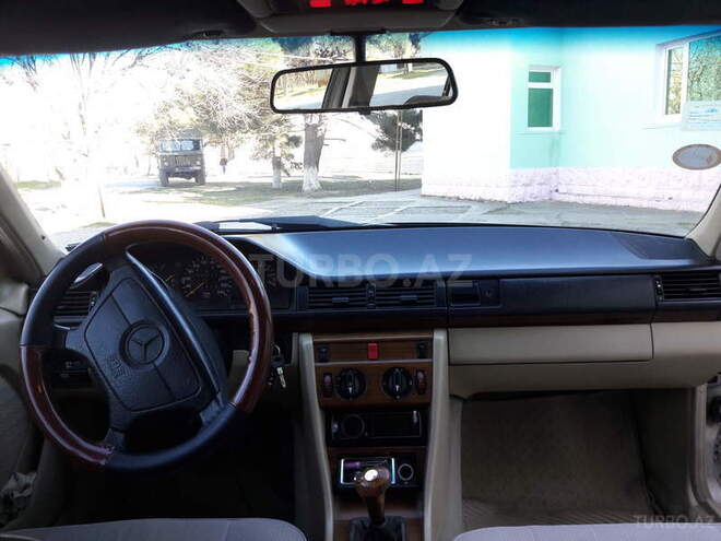 Mercedes E 220 1993, 354,000 km - 2.2 л - Sumqayıt