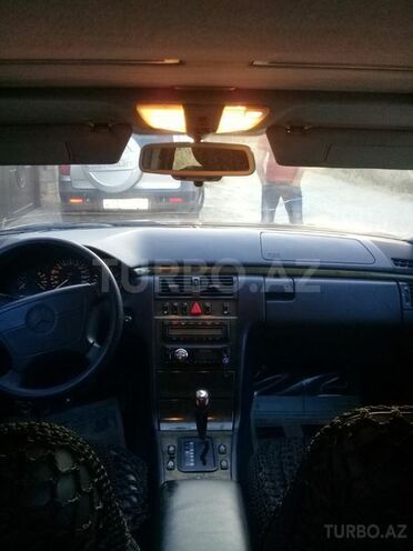 Mercedes E 230 1996, 291,000 km - 0.3 л - Sumqayıt