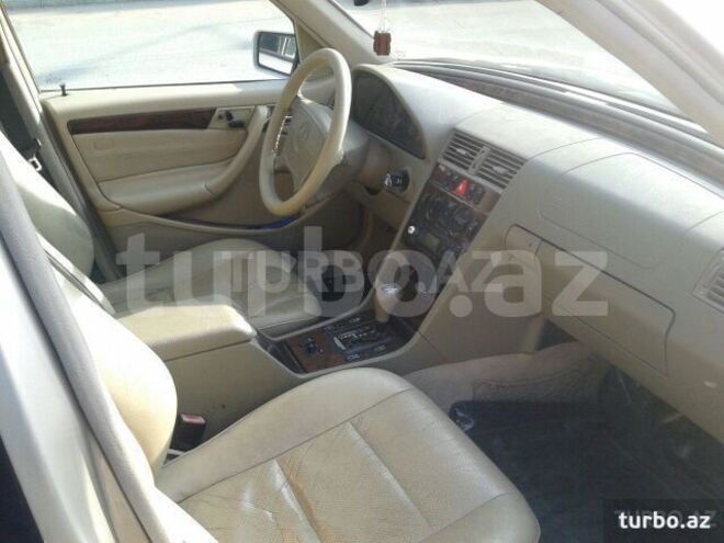 Mercedes C 230 1999, 240,000 km - 2.3 l - Gəncə