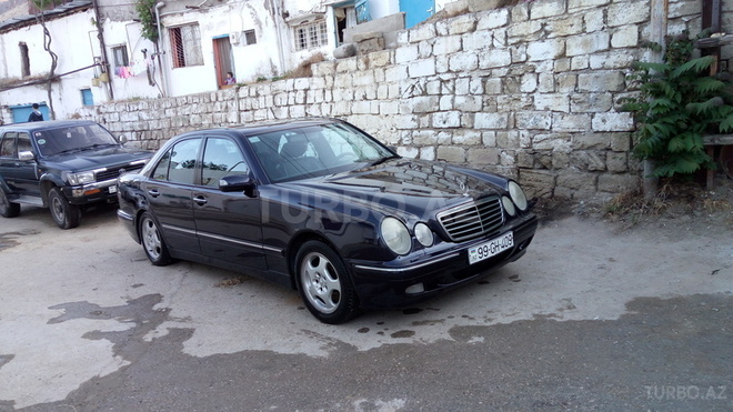 Mercedes E 270 2001, 215,000 km - 2.7 l - Bakı