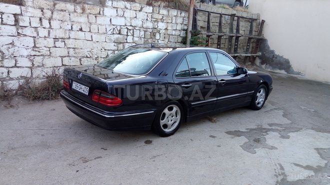 Mercedes E 270 2001, 215,000 km - 2.7 l - Bakı