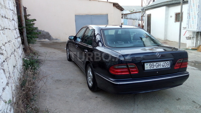 Mercedes E 270 2001, 215,000 km - 2.7 l - Bakı