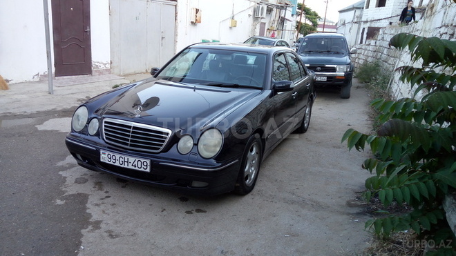 Mercedes E 270 2001, 215,000 km - 2.7 l - Bakı