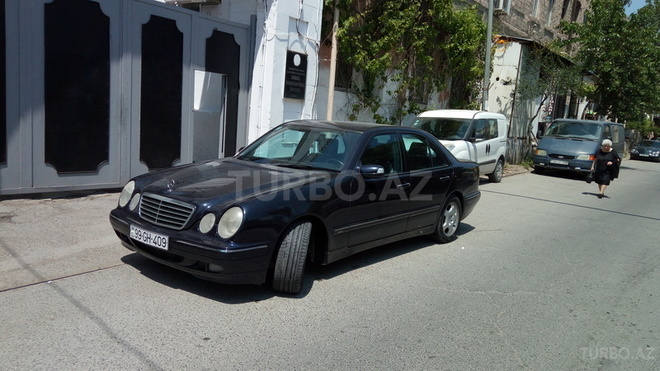 Mercedes E 270 2001, 215,000 km - 2.7 l - Bakı
