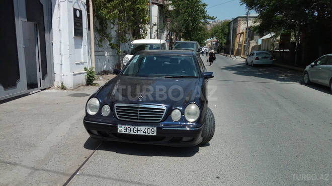 Mercedes E 270 2001, 215,000 km - 2.7 l - Bakı