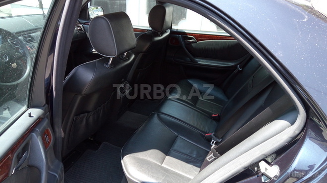 Mercedes E 270 2001, 215,000 km - 2.7 l - Bakı