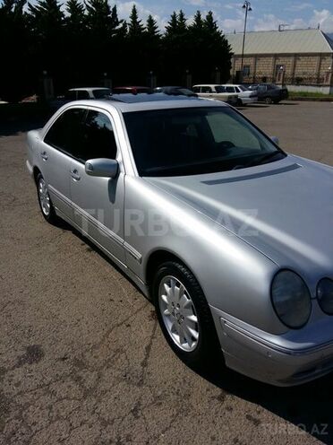 Mercedes E 220 1999, 276,000 km - 2.2 l - Bakı