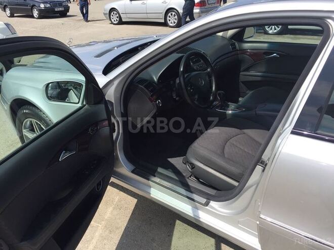 Mercedes E 220 2004, 241,000 km - 2.2 л - Bakı