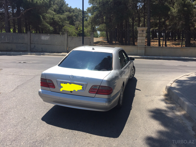Mercedes E 240 2001, 213,244 km - 2.6 l - Bakı