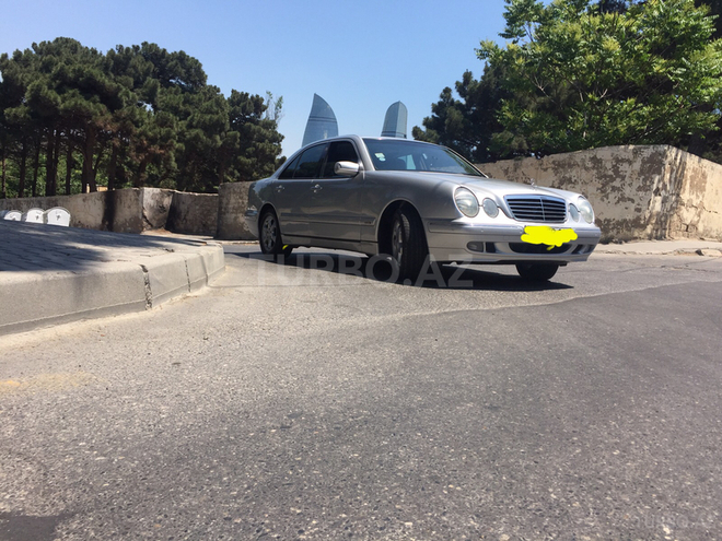 Mercedes E 240 2001, 213,244 km - 2.6 l - Bakı