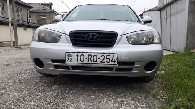 Hyundai Elantra 2003, 185,500 km - 2.0 l - Salyan