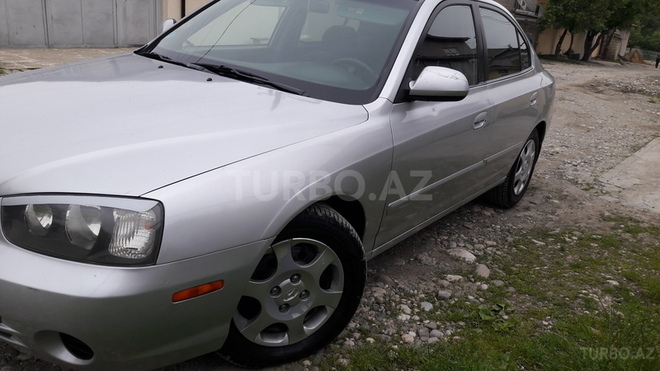 Hyundai Elantra 2003, 185,500 km - 2.0 l - Salyan