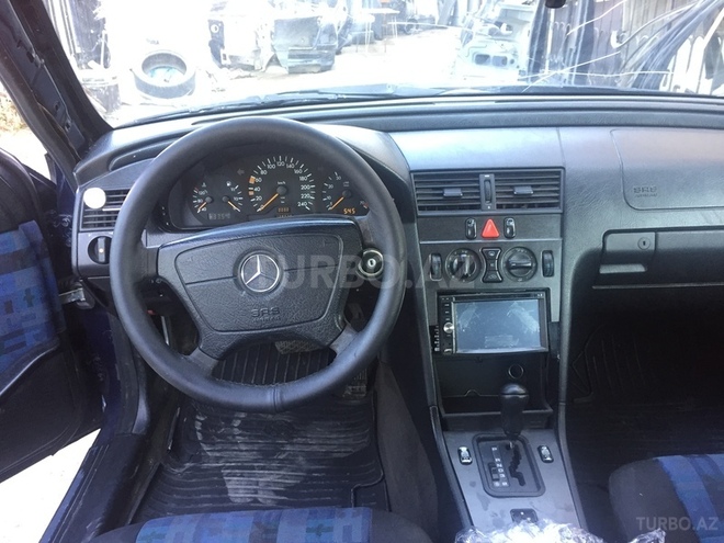 Mercedes C 180 1995, 289,000 km - 1.8 l - Bakı
