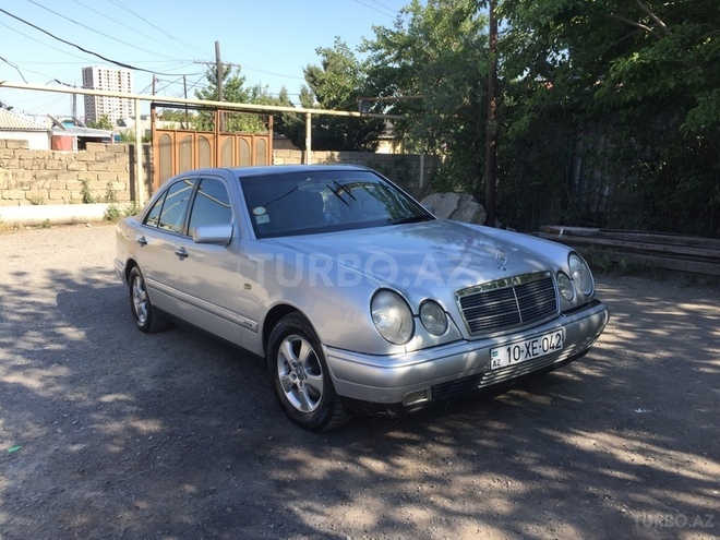 Mercedes E 230 1996, 286,000 km - 2.3 l - Bakı