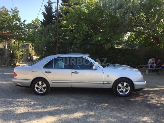Mercedes E 230 1996, 286,000 km - 2.3 l - Bakı