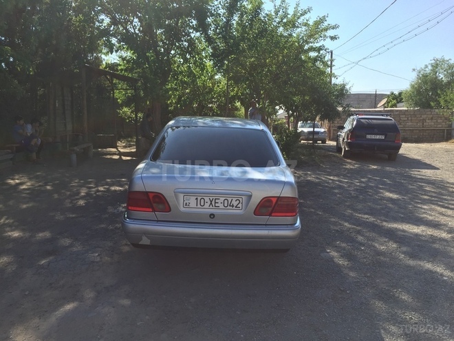 Mercedes E 230 1996, 286,000 km - 2.3 l - Bakı