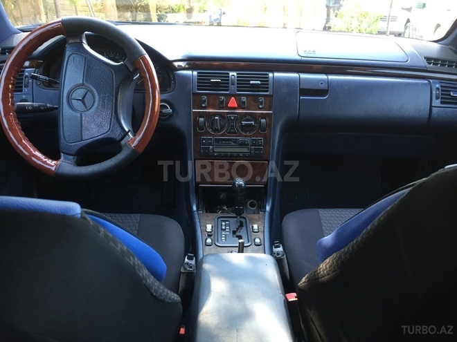 Mercedes E 230 1996, 286,000 km - 2.3 l - Bakı