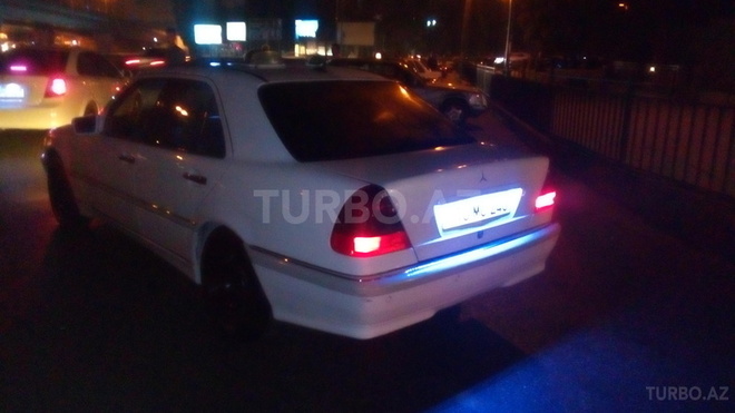 Mercedes C 240 2000, 195,000 km - 2.4 л - Bakı